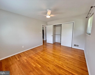 7700 Glenister Drive - Photo Thumbnail 10