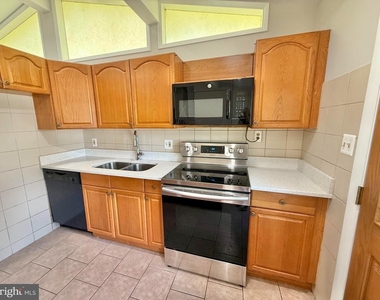 7700 Glenister Drive - Photo Thumbnail 5