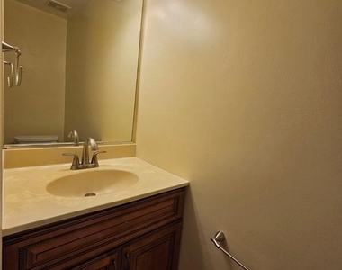 13918 Ludington Place - Photo Thumbnail 6