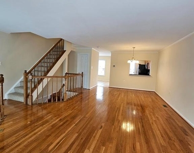 13918 Ludington Place - Photo Thumbnail 11
