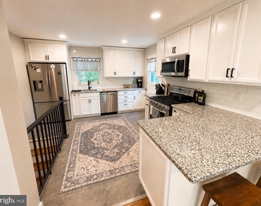 6210 Dadson Court - Photo Thumbnail 4