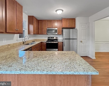 7338 Mallory Lane - Photo Thumbnail 8