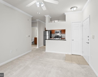 12929 Centre Park Circle - Photo Thumbnail 4