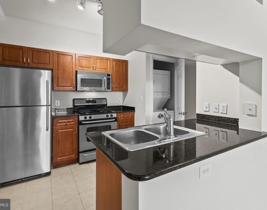 12929 Centre Park Circle - Photo Thumbnail 7