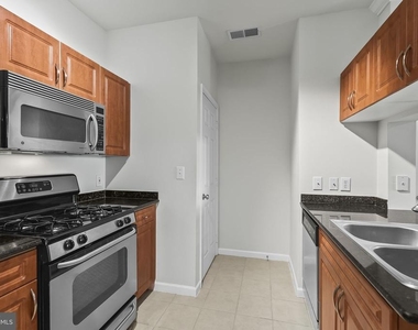 12929 Centre Park Circle - Photo Thumbnail 8