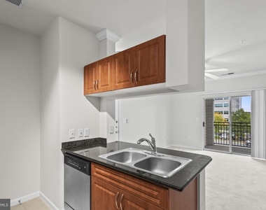 12929 Centre Park Circle - Photo Thumbnail 9