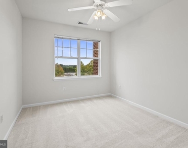 12929 Centre Park Circle - Photo Thumbnail 12