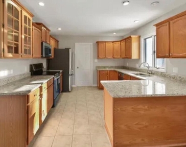 206 Fairway Circle - Photo Thumbnail 6