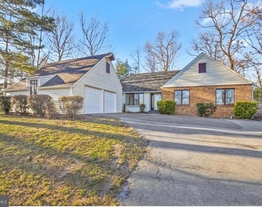206 Fairway Circle - Photo Thumbnail 1