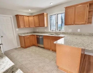 206 Fairway Circle - Photo Thumbnail 8