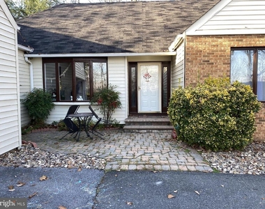 206 Fairway Circle - Photo Thumbnail 2