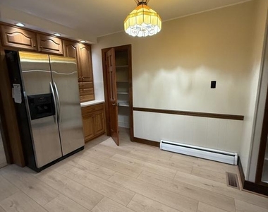 446 Hanson Avenue - Photo Thumbnail 15