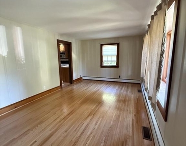 446 Hanson Avenue - Photo Thumbnail 6