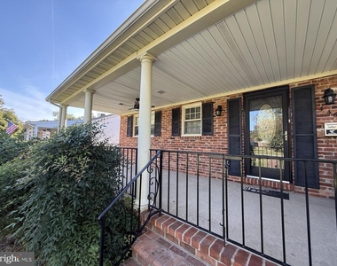 446 Hanson Avenue - Photo Thumbnail 3