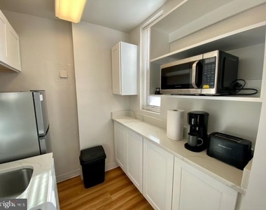 1121 Arlington Boulevard - Photo Thumbnail 6