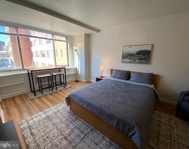 1121 Arlington Boulevard - Photo Thumbnail 2