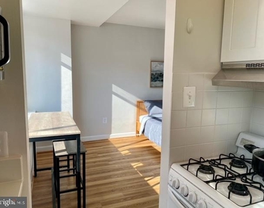 1121 Arlington Boulevard - Photo Thumbnail 4