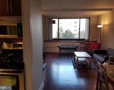 1011 Arlington Boulevard - Photo Thumbnail 4