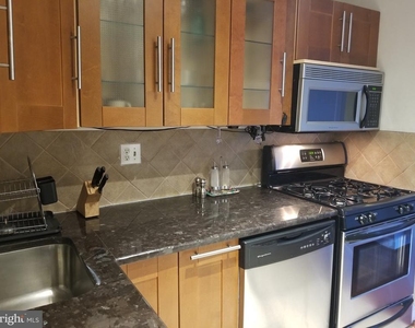 1011 Arlington Boulevard - Photo Thumbnail 2