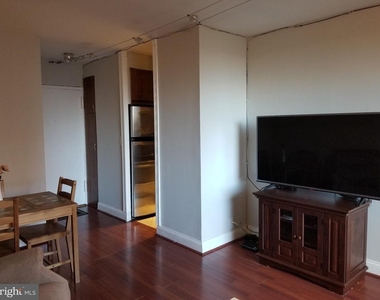 1011 Arlington Boulevard - Photo Thumbnail 9