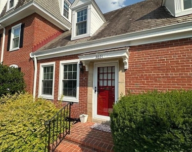 3021 S Buchanan Street - Photo Thumbnail 2