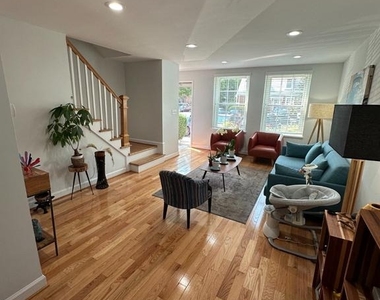 3021 S Buchanan Street - Photo Thumbnail 4