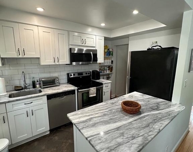 3021 S Buchanan Street - Photo Thumbnail 12