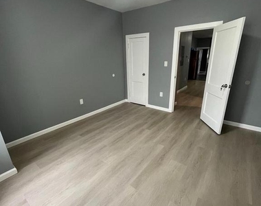 5917 Spruce Street - Photo Thumbnail 11