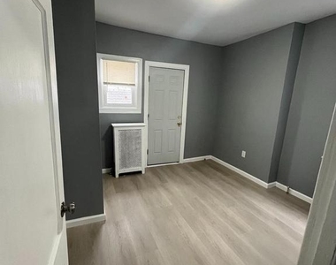 5917 Spruce Street - Photo Thumbnail 6
