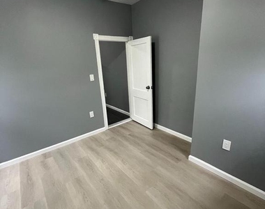 5917 Spruce Street - Photo Thumbnail 2