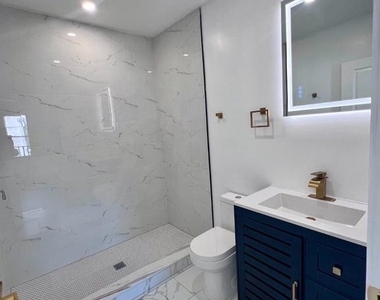 647 N 16th Street - Photo Thumbnail 6