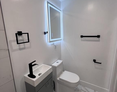 647 N 16th Street - Photo Thumbnail 9