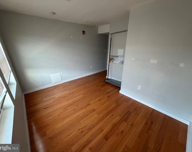 1925 S 20th Street - Photo Thumbnail 6