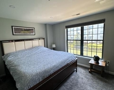 2 Leverington Avenue - Photo Thumbnail 5