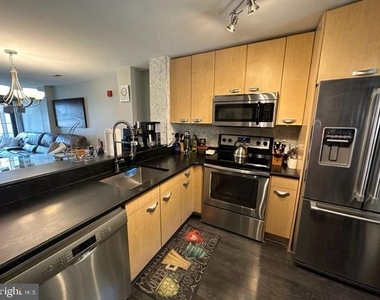 2 Leverington Avenue - Photo Thumbnail 8