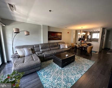 2 Leverington Avenue - Photo Thumbnail 12