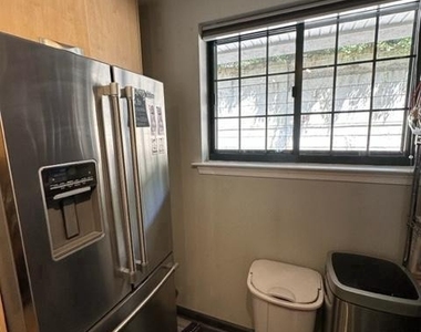 2 Leverington Avenue - Photo Thumbnail 10