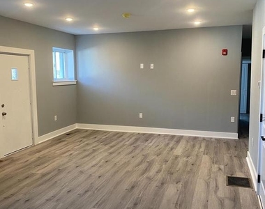 2700 Ash Street - Photo Thumbnail 2
