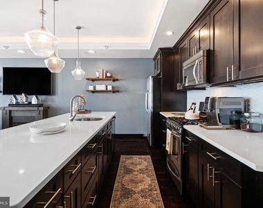 1526 Parrish Street - Photo Thumbnail 3