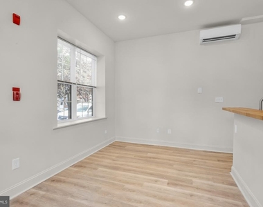 2046 E Huntingdon Street - Photo Thumbnail 3