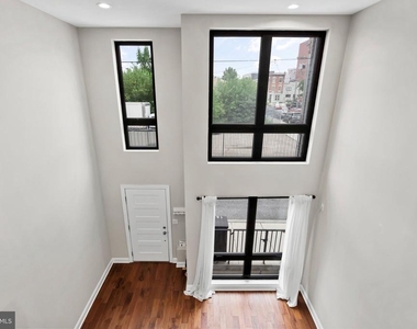 1600 N Bodine Street - Photo Thumbnail 12
