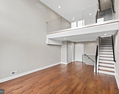 1600 N Bodine Street - Photo Thumbnail 3