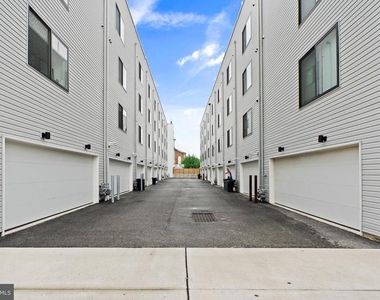 1600 N Bodine Street - Photo Thumbnail 38