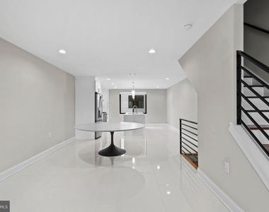 1600 N Bodine Street - Photo Thumbnail 11
