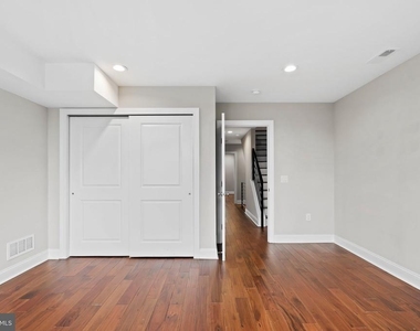 1600 N Bodine Street - Photo Thumbnail 20