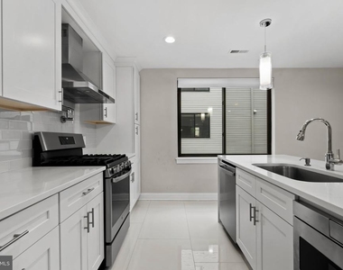 1600 N Bodine Street - Photo Thumbnail 7