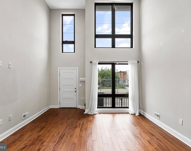 1600 N Bodine Street - Photo Thumbnail 4