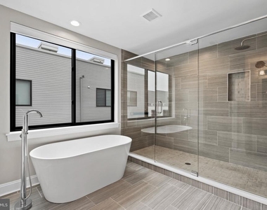1600 N Bodine Street - Photo Thumbnail 27