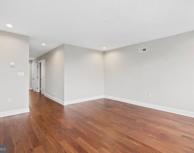 1600 N Bodine Street - Photo Thumbnail 24