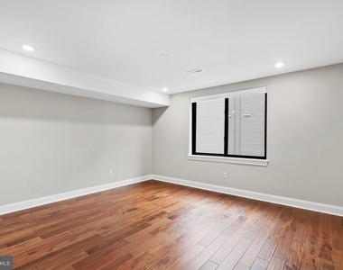 1600 N Bodine Street - Photo Thumbnail 15